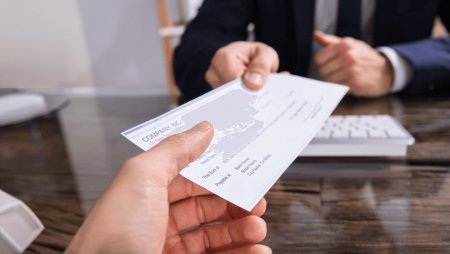 【オンラインカジノ】小切手の換金はできる!?方法や注意点を紹介!