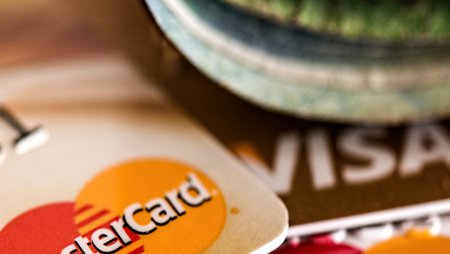 Vプリカとは?特徴や使い方、手数料を調べてみた【2021年最新版】