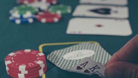 【必見】ポーカーのプロになる方法を徹底解説!日本・世界のプロランキングも総まとめ